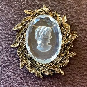 Vintage glass cameo pendant brooch